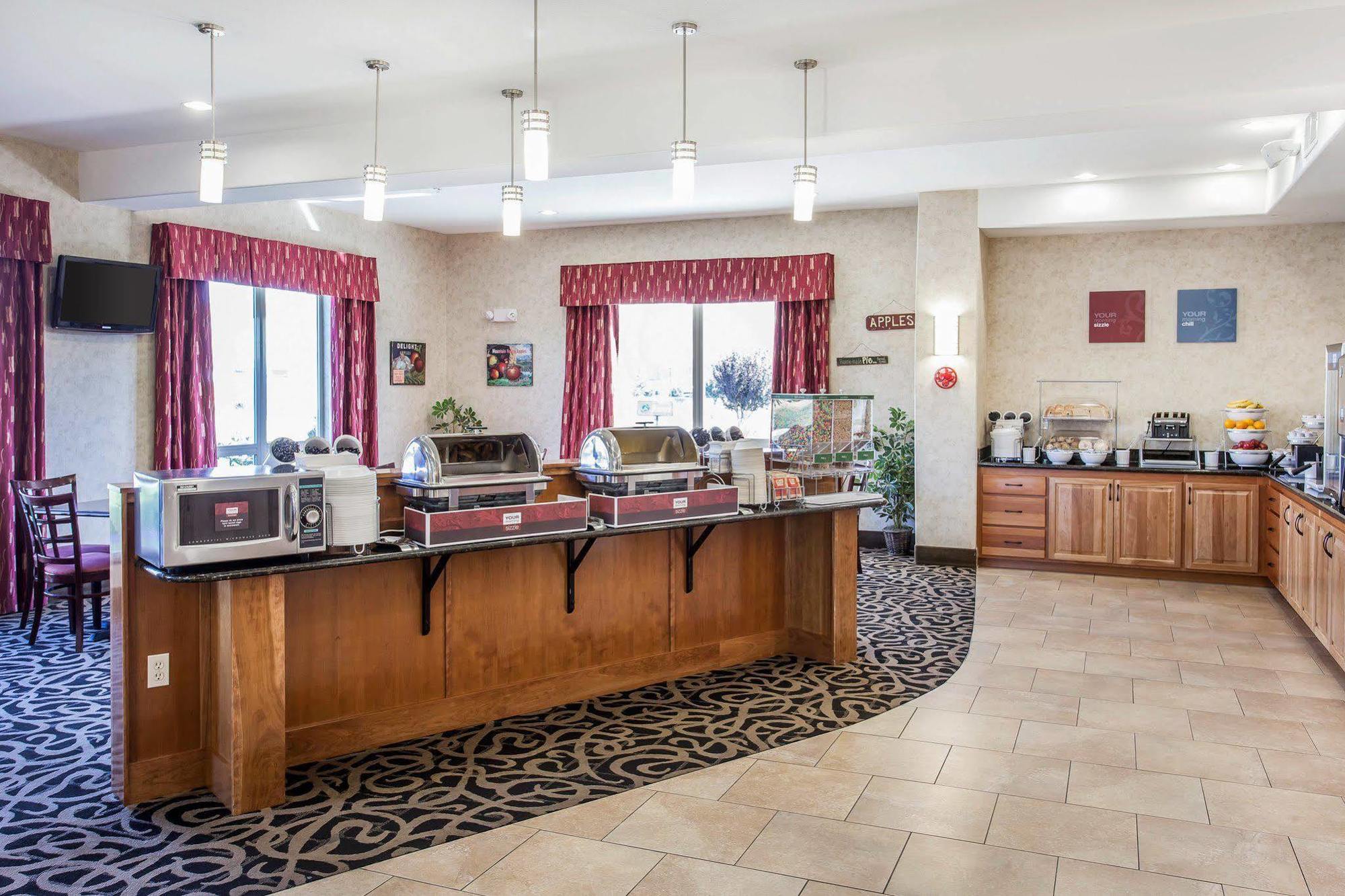 Comfort Suites Wenatchee Gateway Экстерьер фото