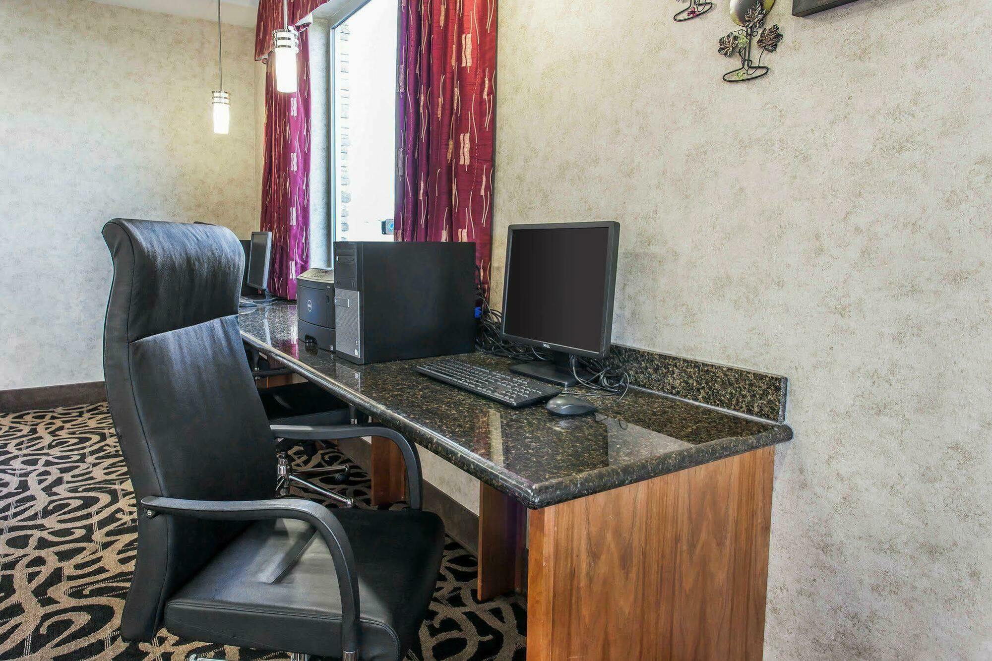Comfort Suites Wenatchee Gateway Экстерьер фото